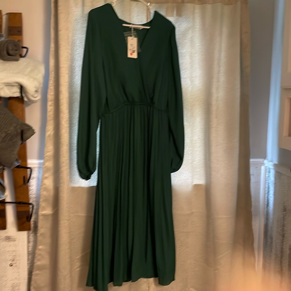 New. Hunter green dress with pleating on bottom. polyester-lining in skirt.